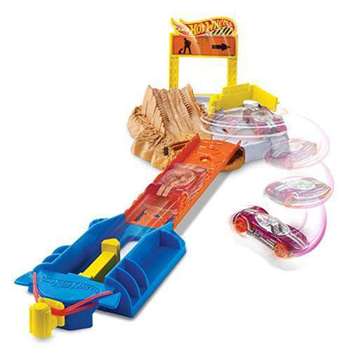 Hot Wheels Construction Mayhem playset - by Mattel