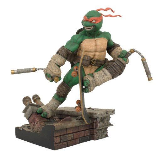 Teenage Mutant Ninja Turtles Deluxe Michelangelo PVC 9-Inch Statue - by Diamond Select