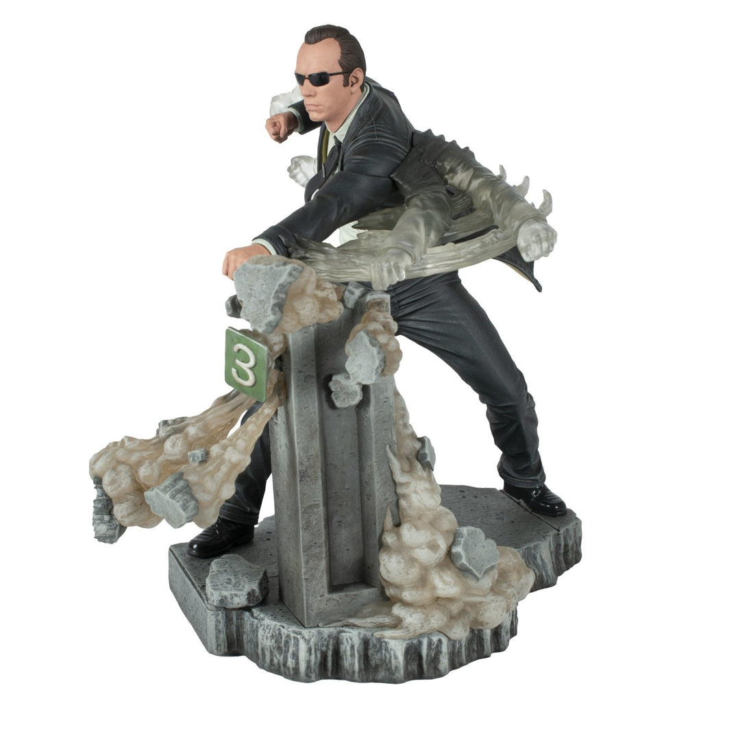 The Matrix Gallery Agent Smith PVC 10-Inch Diorama - by Diamond Select